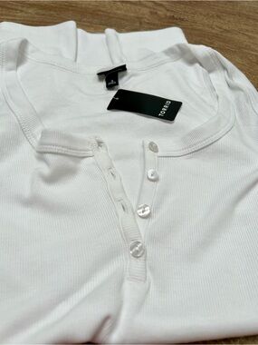 TORRID WOMEN’S WHITE RIBBED HENLEY TANK TOP, BUTTONS, PLUS SZ 3, SCOOP NECK, NWT